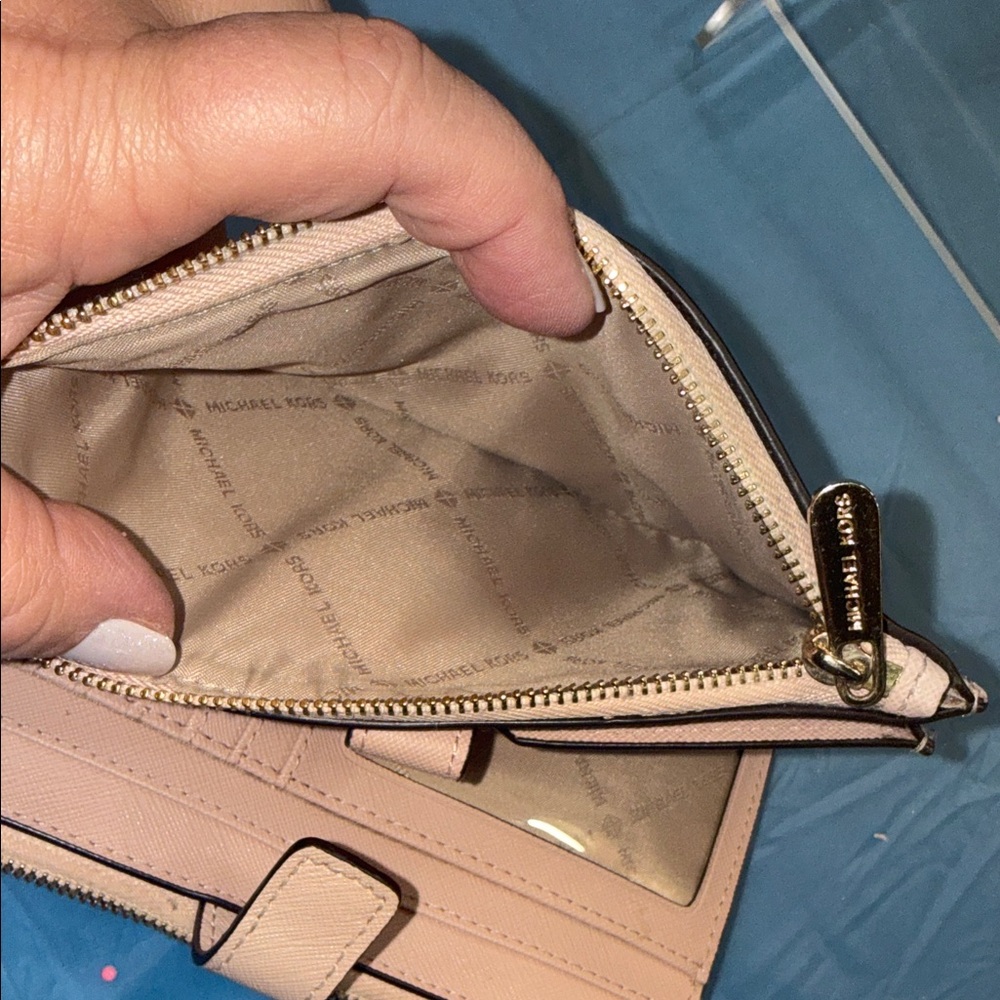 Michael Kors Blush Pink Wristlet with Gold Chain EUC - Picture 12 of 12